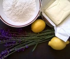 Levandulové a meduňkové máslové sušenky