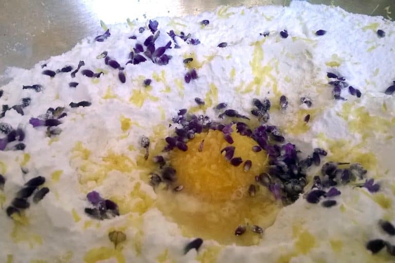 Levandulové a meduňkové máslové sušenky