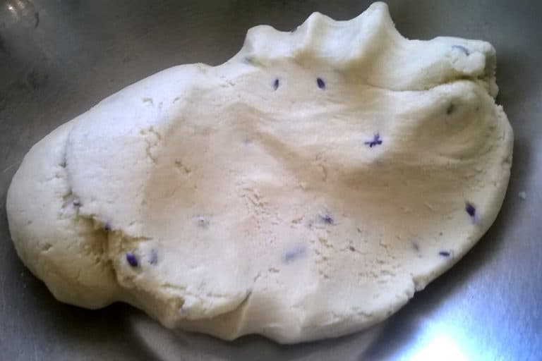 Levandulové a meduňkové máslové sušenky