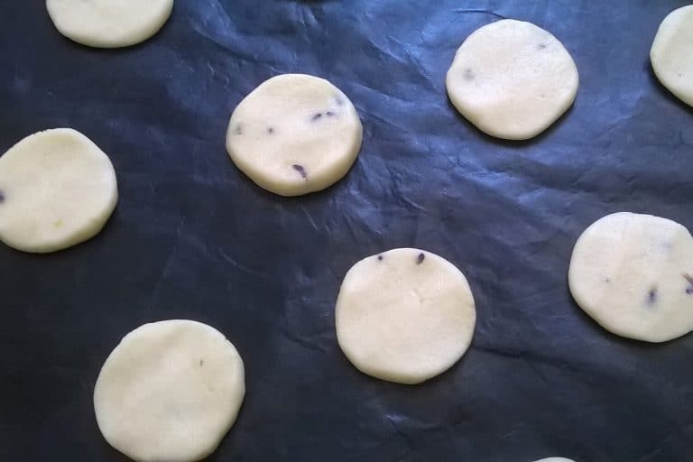 Levandulové a meduňkové máslové sušenky