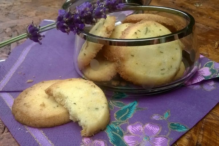 Levandulové a meduňkové máslové sušenky