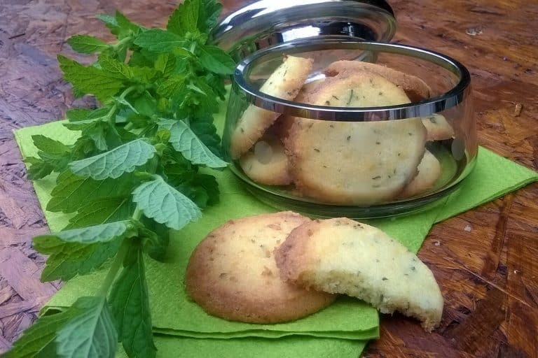 Levandulové a meduňkové máslové sušenky