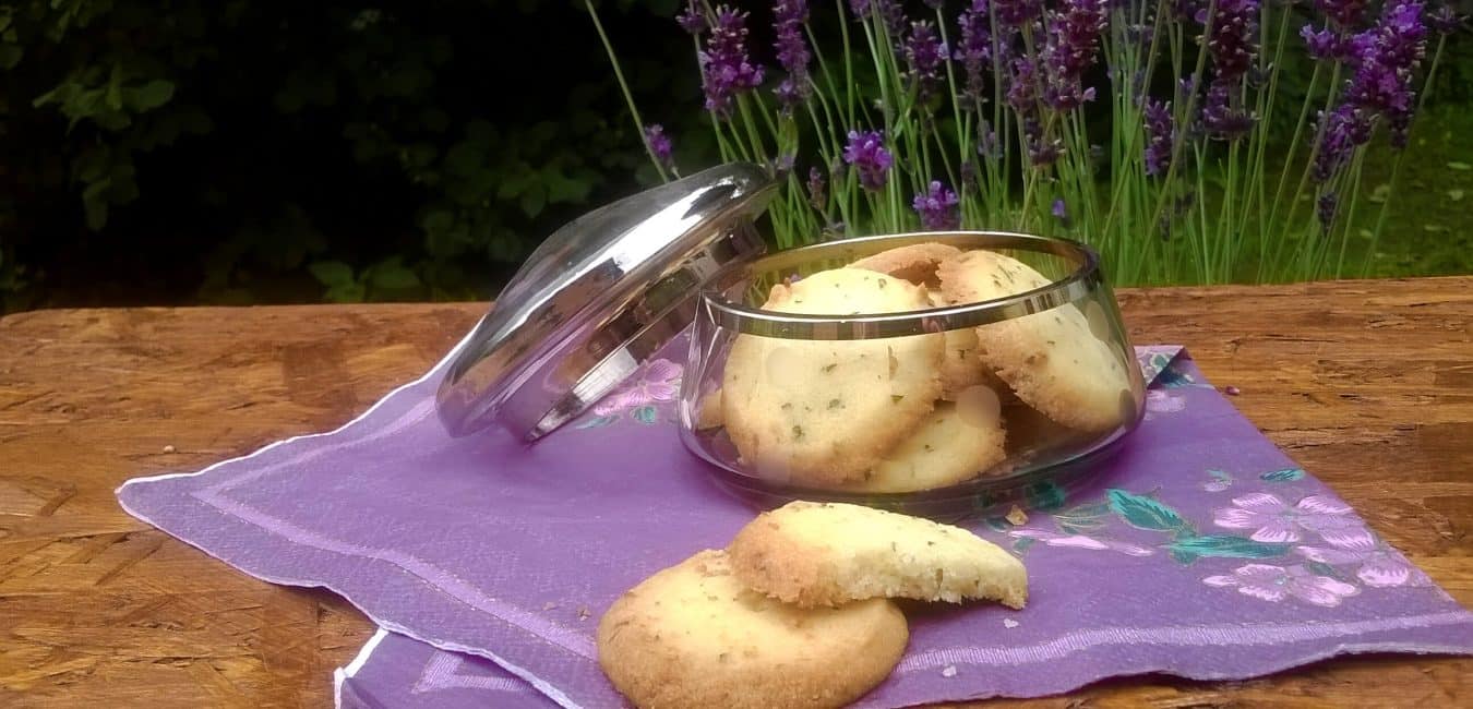 Levandulové a meduňkové máslové sušenky