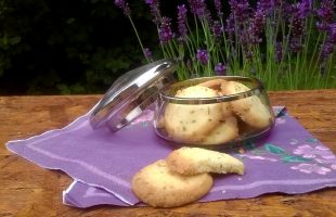 Levandulové a meduňkové máslové sušenky