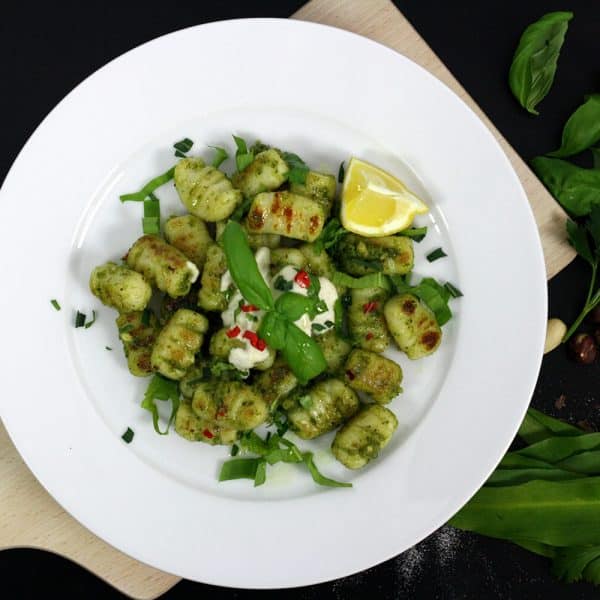 Veganské gnocchi s medvědím pestem a kešu krémem