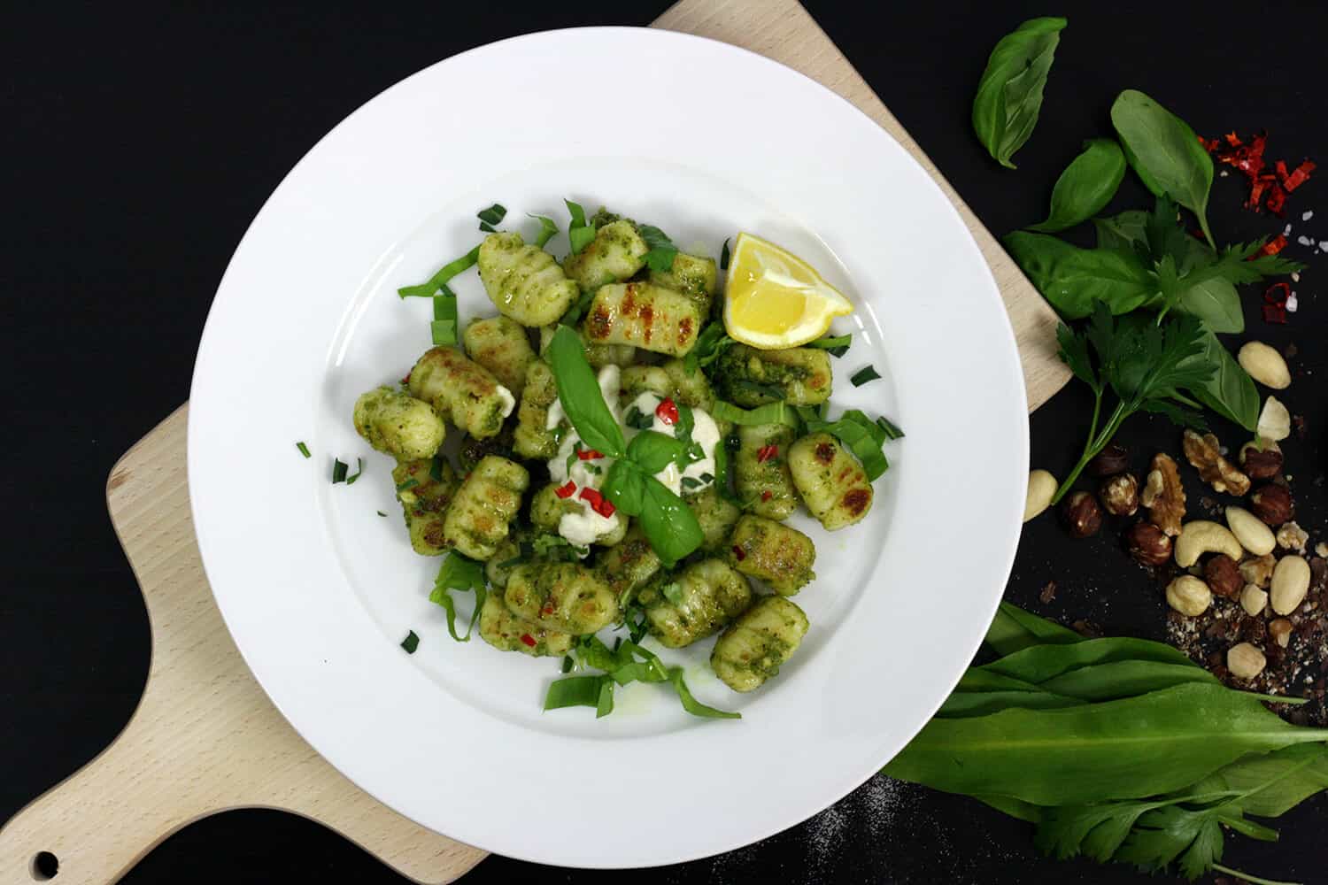 Veganské gnocchi s medvědím pestem a kešu krémem