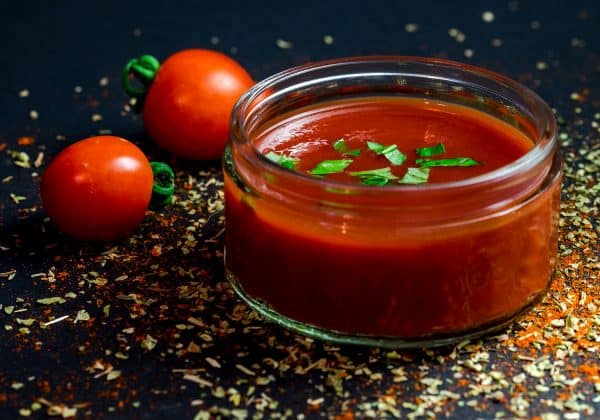 Domácí rajčatová salsa nebo protlak