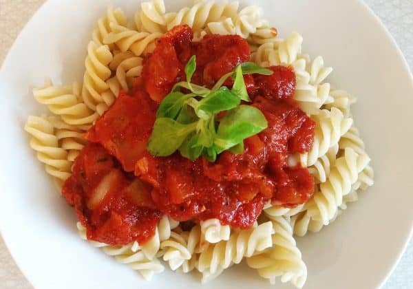 Těstoviny s krémovou rajčatovou omáčkou