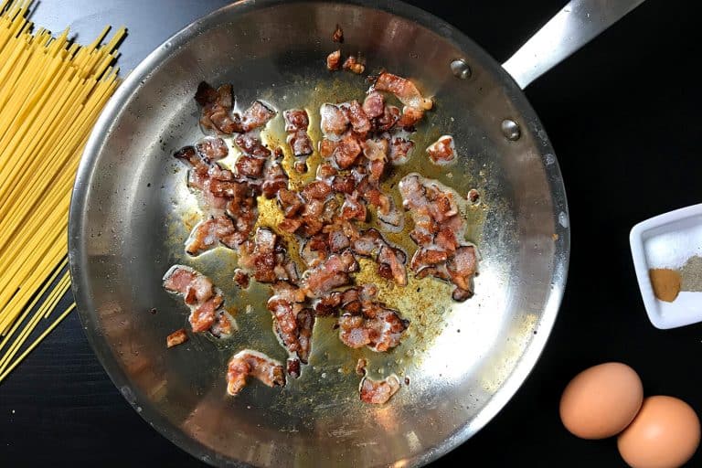 Špagety carbonara s dýní, parmazánem a slaninou