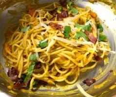 Špagety carbonara s dýní, parmazánem a slaninou