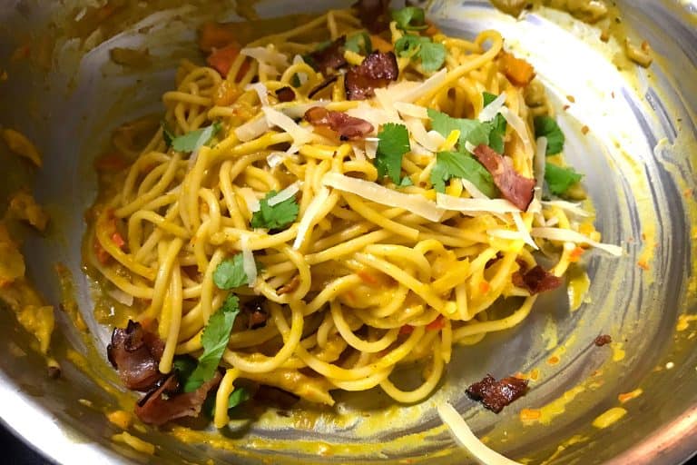 Špagety carbonara s dýní, parmazánem a slaninou