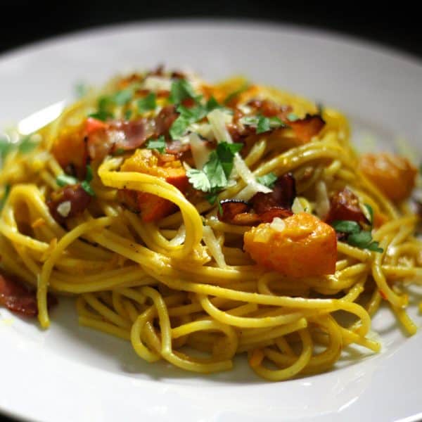 Špagety carbonara s dýní, parmazánem a slaninou