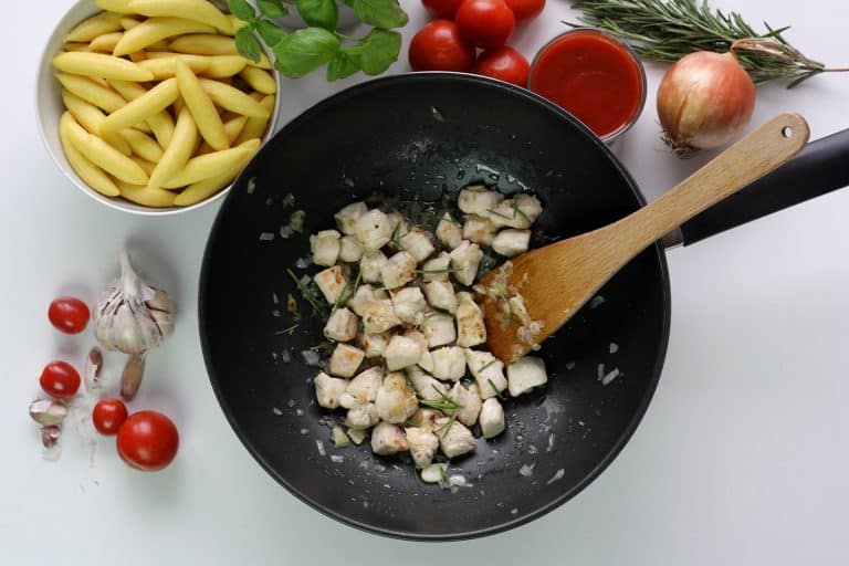 Bramborové gnocchi s kuřetem a rajčatovou omáčkou