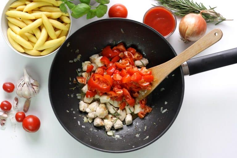 Bramborové gnocchi s kuřetem a rajčatovou omáčkou