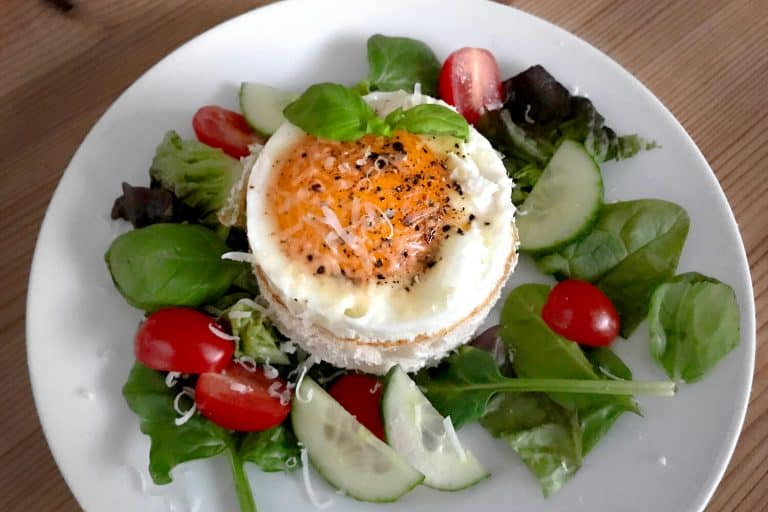 Valentýnské sendviče s žervé, vejci a kopcem lásky