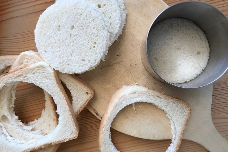 Valentýnské sendviče s žervé, vejci a kopcem lásky