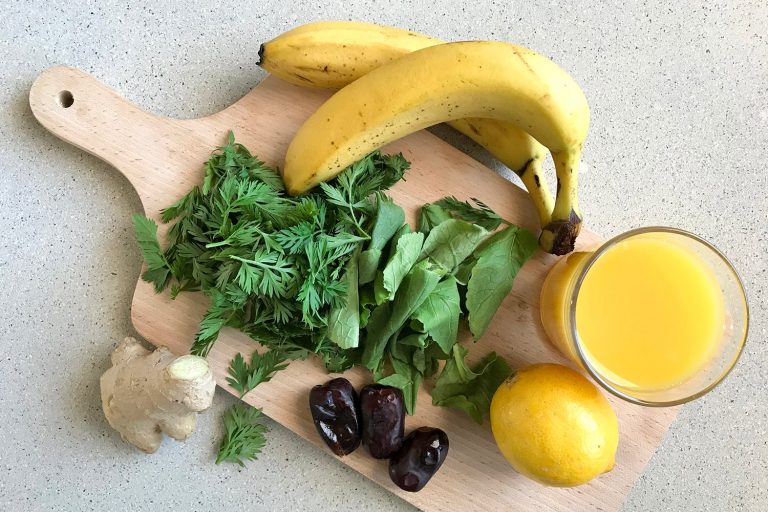 Zelené detoxikační smoothie z natí