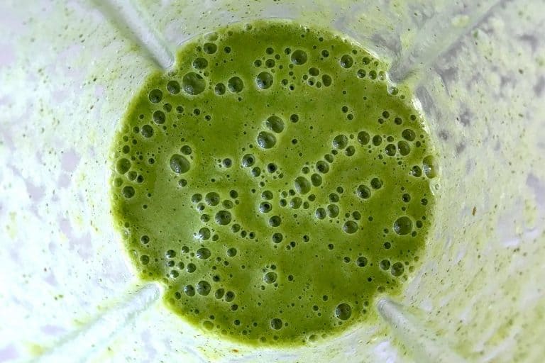 Zelené detoxikační smoothie z natí