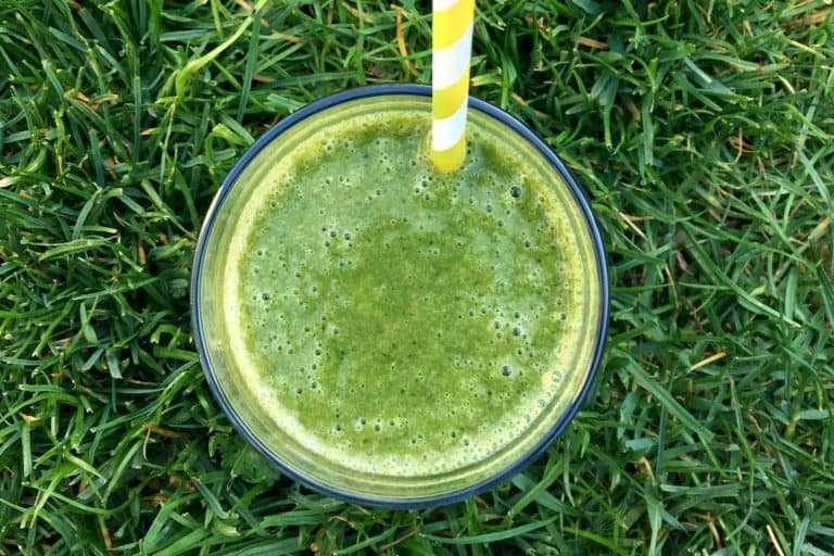 Zelené detoxikační smoothie z natí