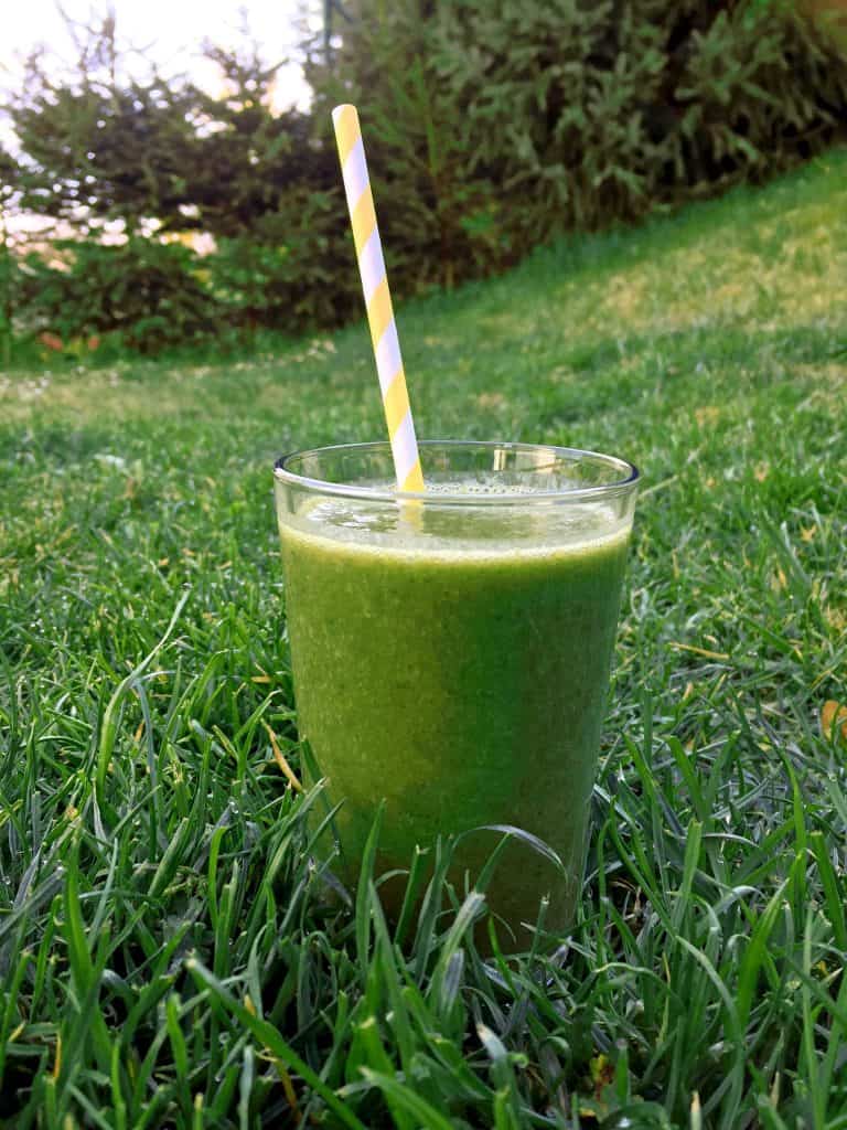 Zelené detoxikační smoothie z natí