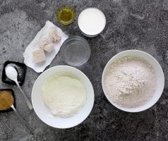 Domácí řecký pita chléb ze špaldové mouky