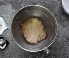 Domácí řecký pita chléb ze špaldové mouky