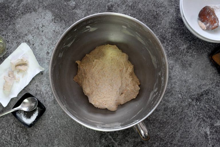 Domácí řecký pita chléb ze špaldové mouky