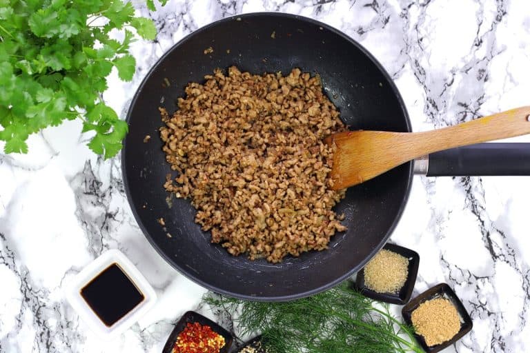 Korejské stir-fry z mletého masa a cukety