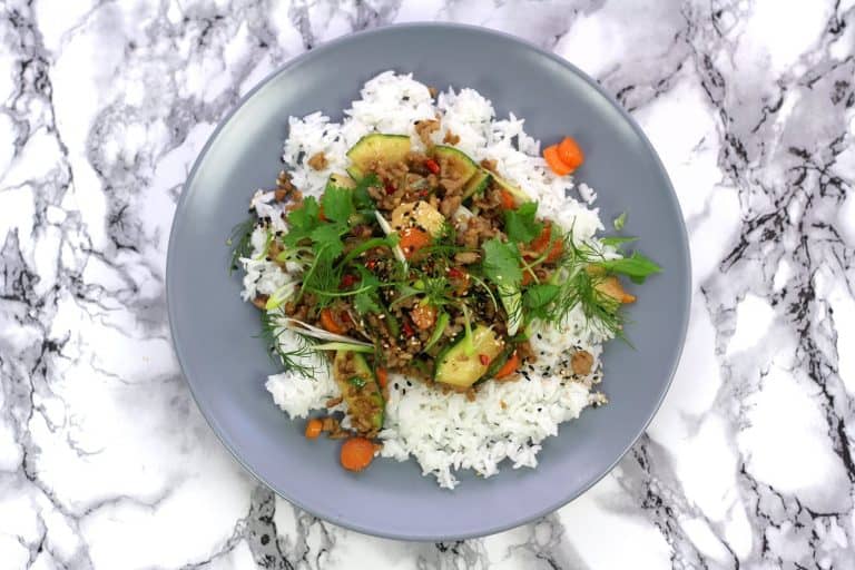 Korejské stir-fry z mletého masa a cukety