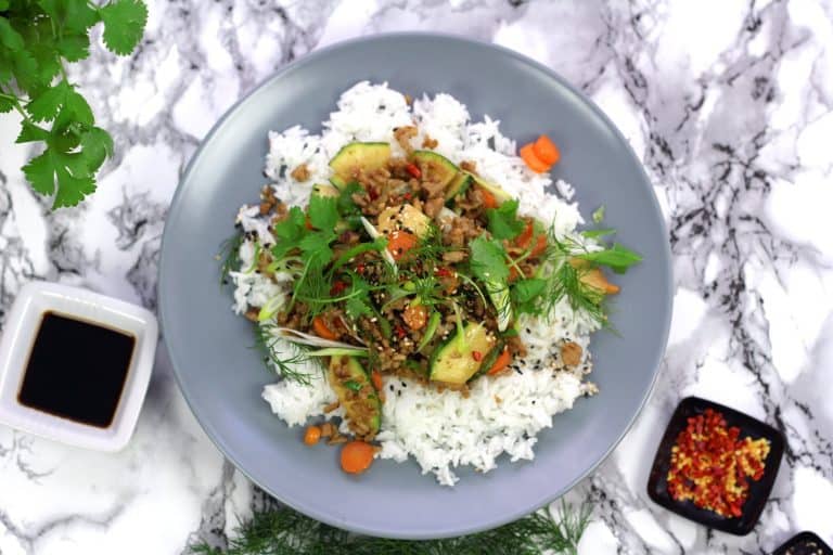 Korejské stir-fry z mletého masa a cukety