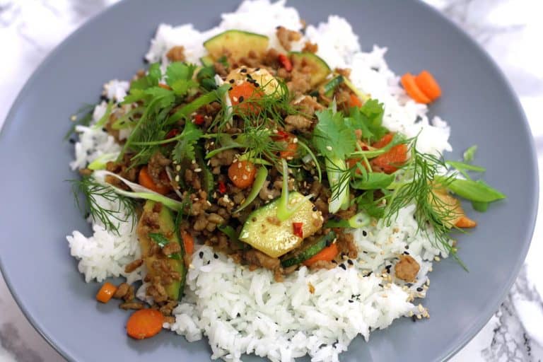 Korejské stir-fry z mletého masa a cukety