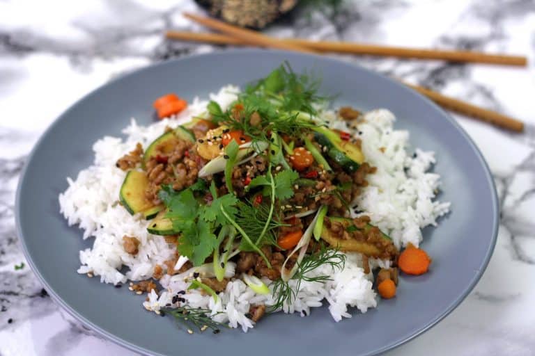 Korejské stir-fry z mletého masa a cukety