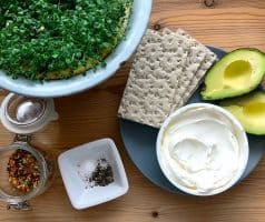 Snídaňový chlebíček s mascarpone a avokádem