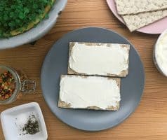 Snídaňový chlebíček s mascarpone a avokádem