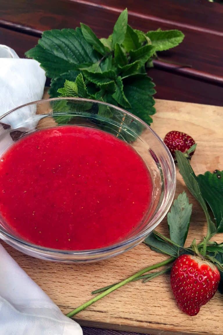 Našlehaný jahodový mléčný koktejl