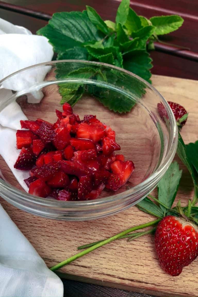 Našlehaný jahodový mléčný koktejl