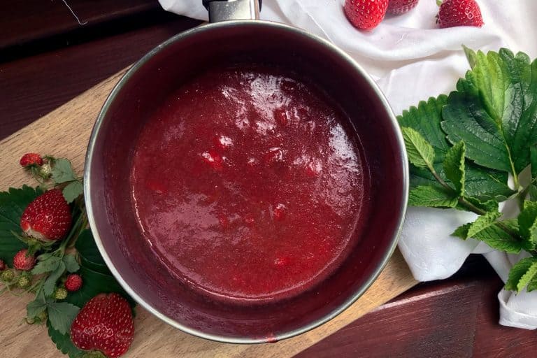 Našlehaný jahodový mléčný koktejl