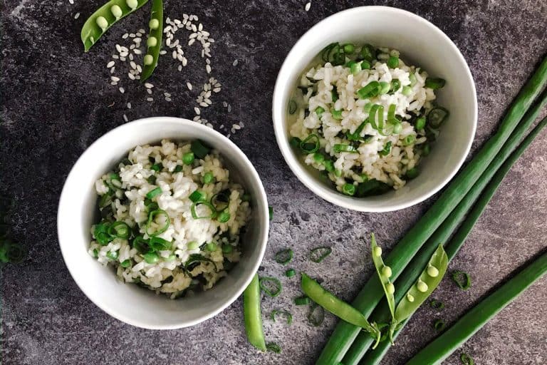Rizoto se zelenou cibulkou a hřáškem