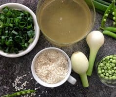 Rizoto se zelenou cibulkou a hřáškem