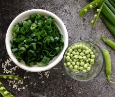 Rizoto se zelenou cibulkou a hřáškem