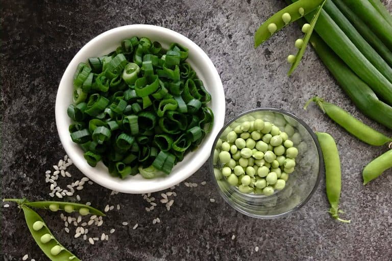 Rizoto se zelenou cibulkou a hřáškem