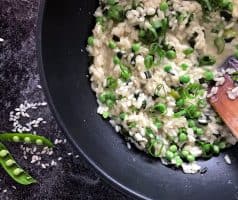 Rizoto se zelenou cibulkou a hřáškem