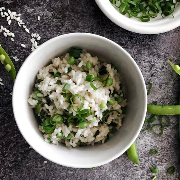 Rizoto se zelenou cibulkou a hřáškem