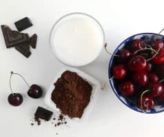 Třešňové smoothie s kakaem a čokoládou