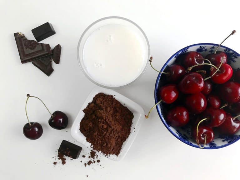 Třešňové smoothie s kakaem a čokoládou