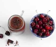 Třešňové smoothie s kakaem a čokoládou