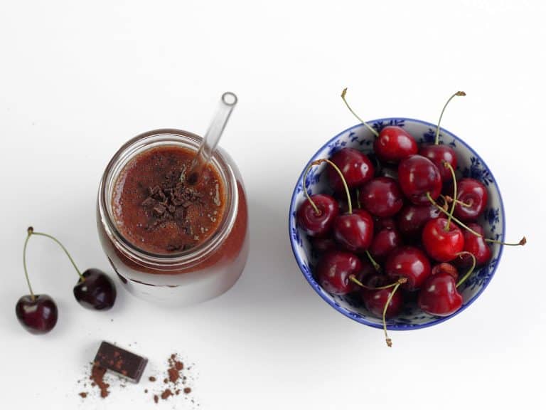 Třešňové smoothie s kakaem a čokoládou