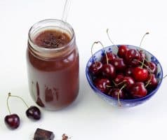 Třešňové smoothie s kakaem a čokoládou