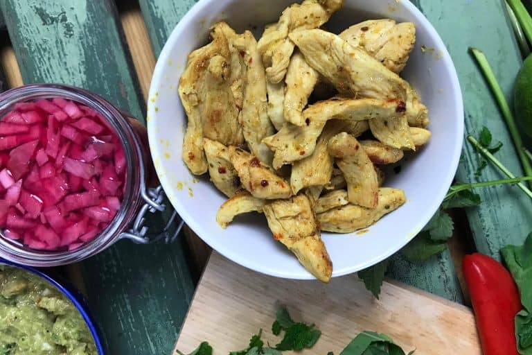 Rychlá nakládaná červená cibule