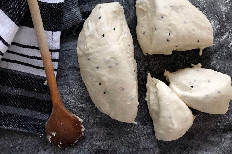 Indický kynutý chléb naan